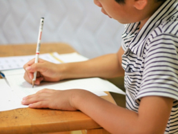 虐待や貧困のため、施設で暮らす子どもたちの支援